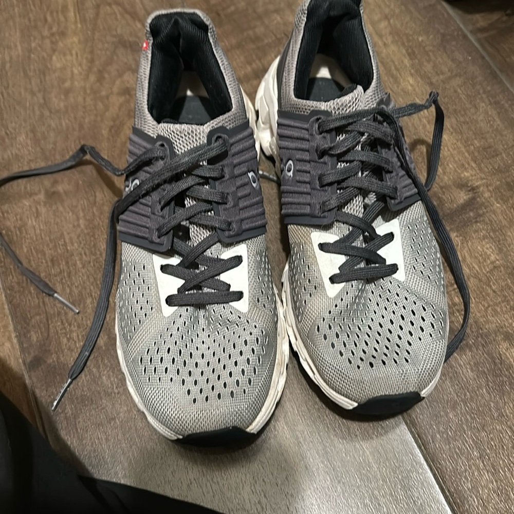 On cloud tennis shoes